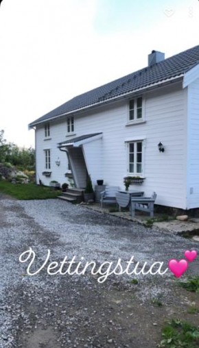Vettingstua, beautiful house down by the sea.